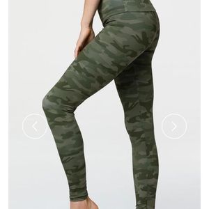 Onzie camo leggings